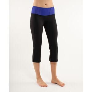 Lululemon Tadasana Slit Crop Black / Pigment Blue leggings EUC women’s size 6